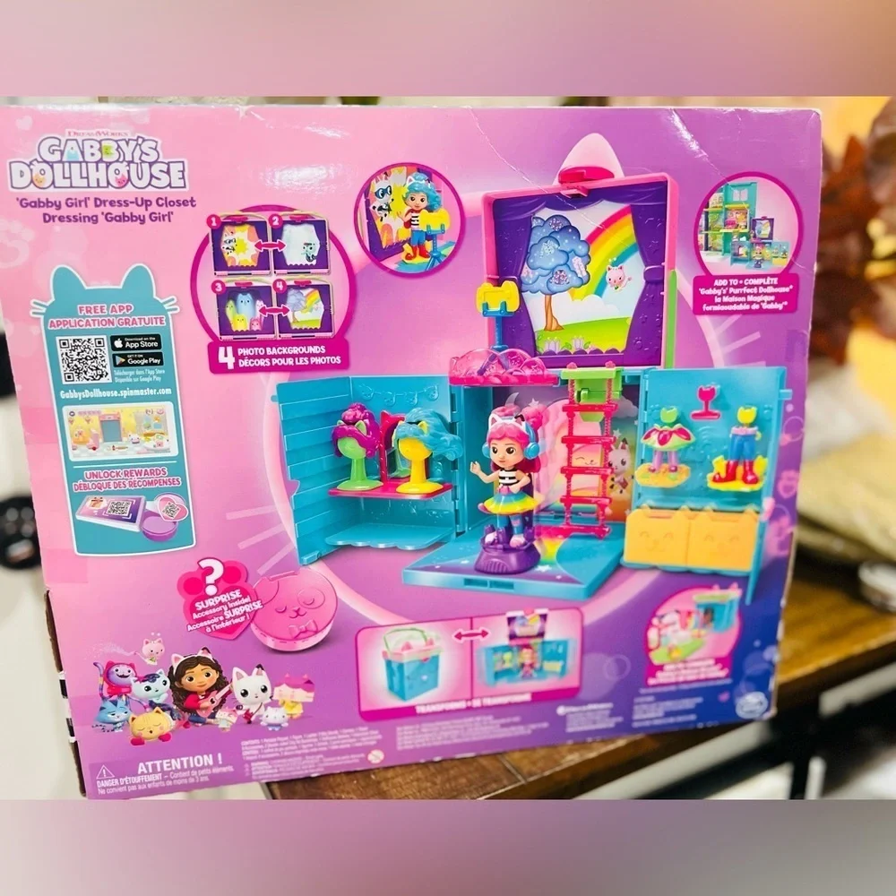 Gabby’s Dollhouse, Rainbow Closet Portable Playset with a Gabby Doll